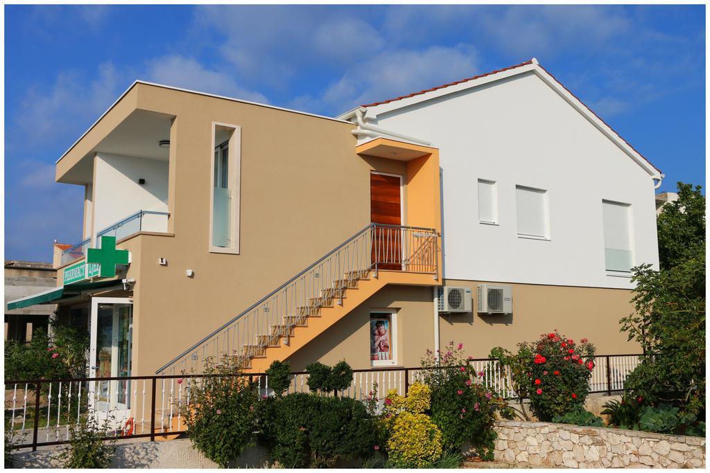 Apartments Ksenia Rogoznica  Exterior foto